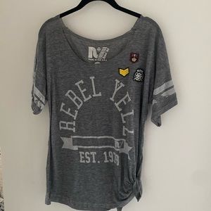 New never worn rebel yell tee with decal patches grey size sm